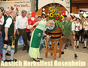 Rosenheimer Herbstfest 2015: Der Anstich erfolgte nach dem Umzug am Auftakt-Samstag um 12 Uhr durch Oberbürgermeisterin Oberbürgermeisterin Gabriele Bauer im Flötzinger Bräu Festzelt (ªFoto: Martin Schmitz)